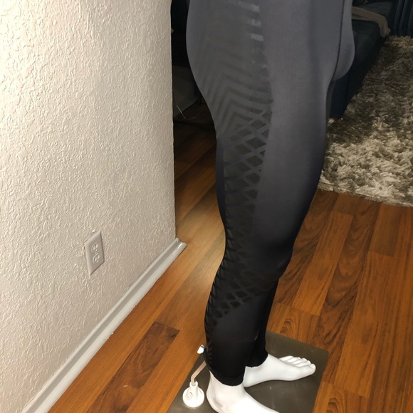 Mens athletic tights size small. - Picture 5 of 9